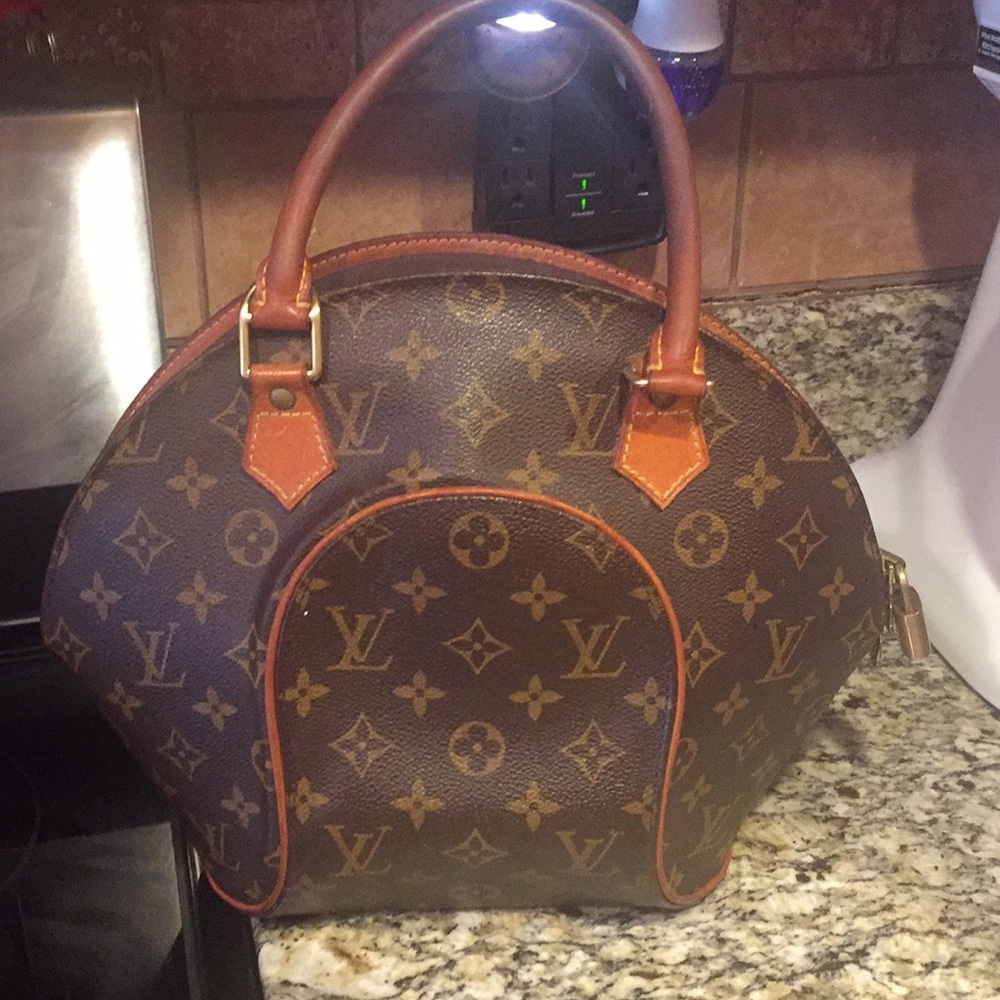 LV bowling ball bag in good condition